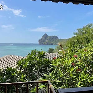 Cozy Seafront Hotel Phi Phi Islands