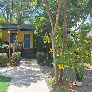 Lanta Happy House Guest house